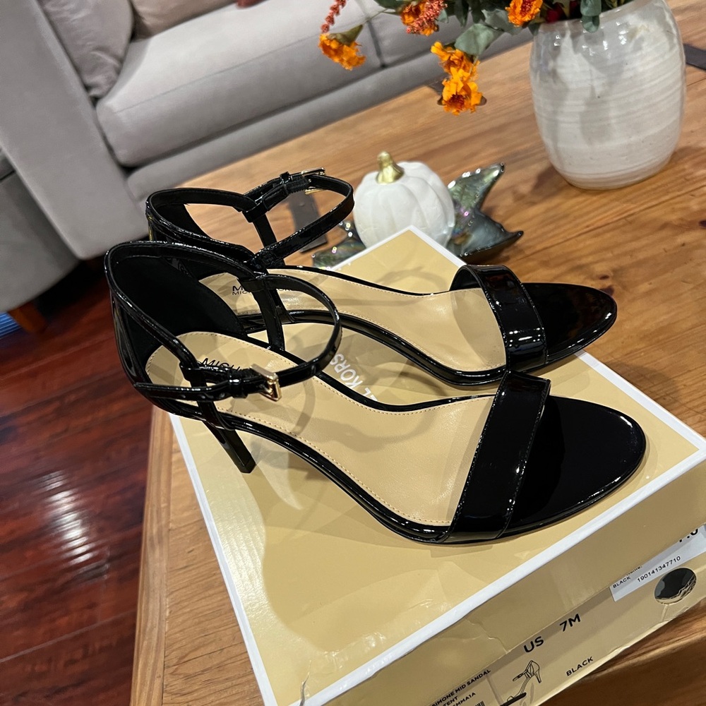 Michael Kors Simone Mid Sandal Patent Leather Pump Heel - Picture 5 of 13